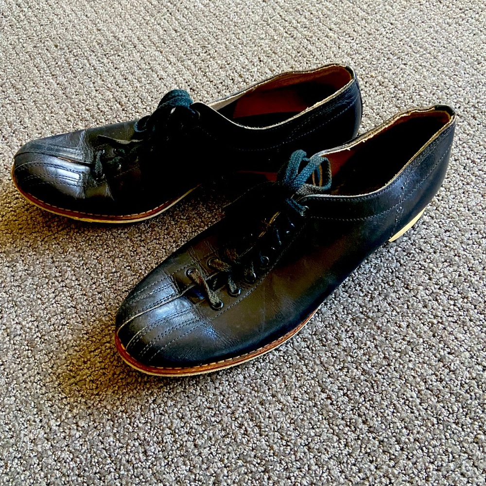 Men’s Vintage Size 9 Black Bowling Shoes - NOS